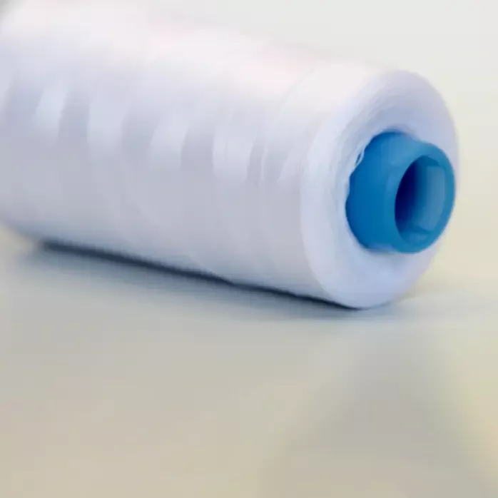 %100 Polyester Dokulu Overlok Dikiş İpliği